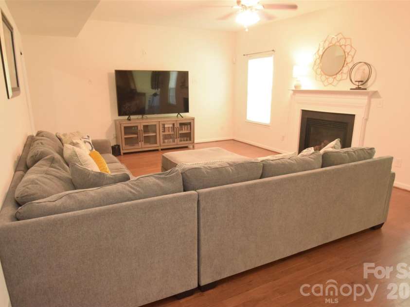 3419 Ashley View Drive, Charlotte, NC 28213.  MLS# CAR4387802, YatesRealty ID 26920. Spacious gathering room