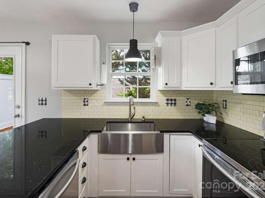 181 Farington Circle, Fletcher, NC 28732.  MLS# CAR4278708, YatesRealty ID 26922. 