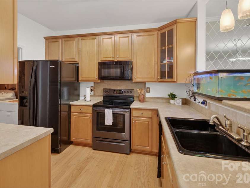 11915 Ridgeway Park Drive, Charlotte, NC 28277.  MLS# CAR4388105, YatesRealty ID 26924. 