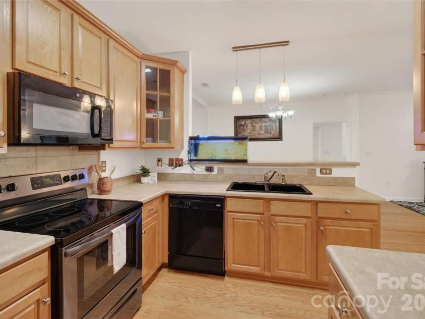 11915 Ridgeway Park Drive, Charlotte, NC 28277.  MLS# CAR4388105, YatesRealty ID 26924. 