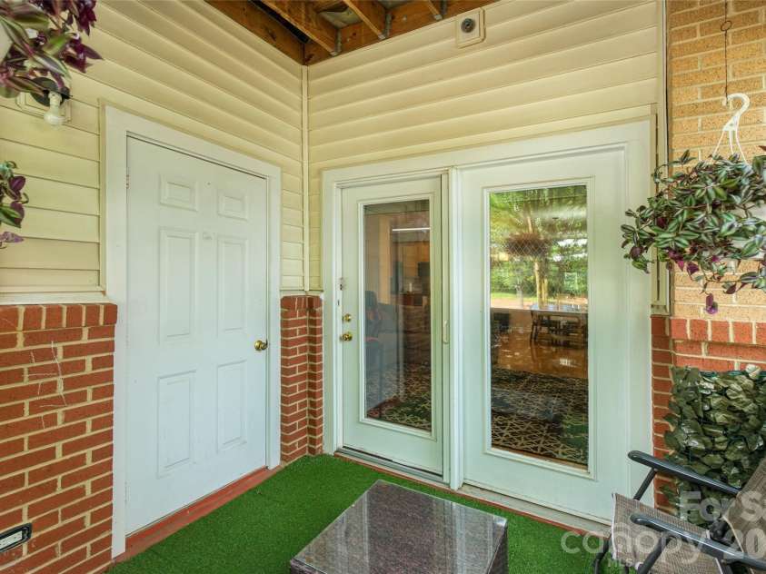 11915 Ridgeway Park Drive, Charlotte, NC 28277.  MLS# CAR4388105, YatesRealty ID 26924. 