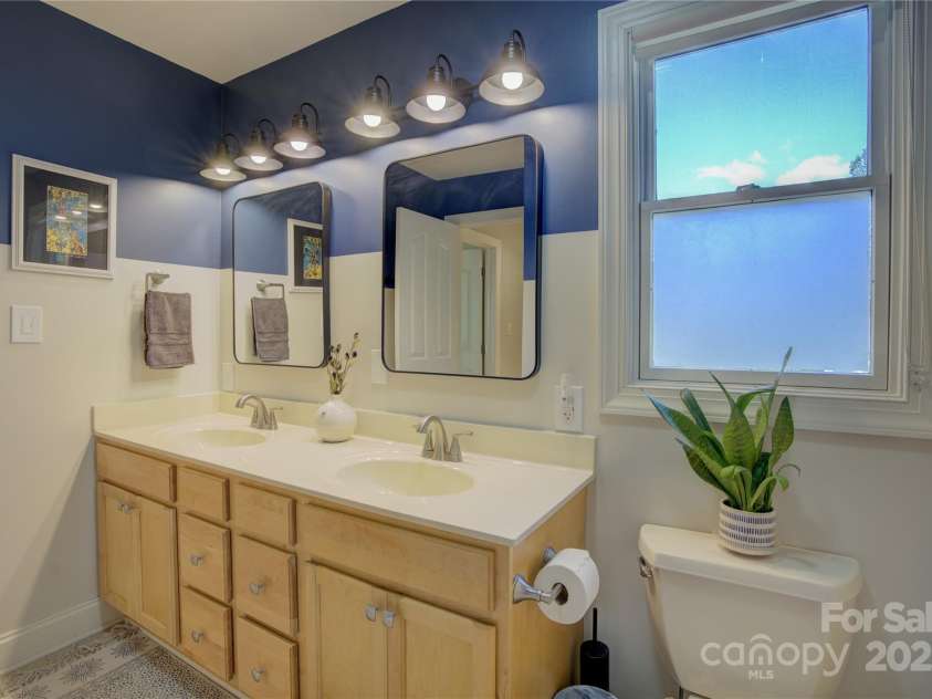 25 Madelyn Lane, Fairview, NC 28730.  MLS# CAR4309123, YatesRealty ID 26924. 