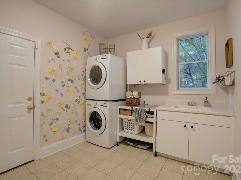 25 Madelyn Lane, Fairview, NC 28730.  MLS# CAR4309123, YatesRealty ID 26924. 