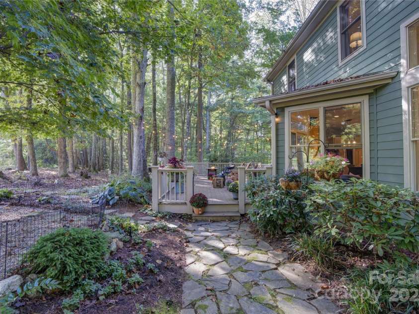 25 Madelyn Lane, Fairview, NC 28730.  MLS# CAR4309123, YatesRealty ID 26924. 