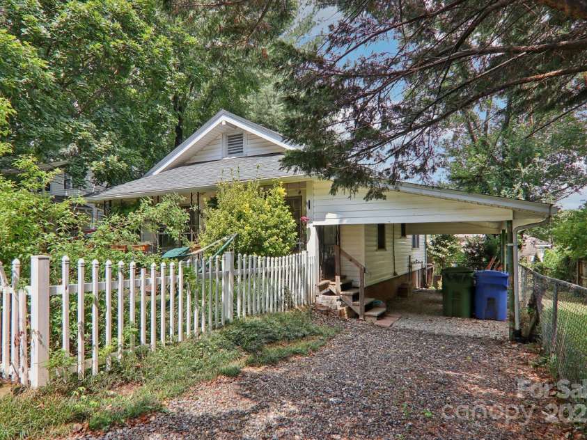 68 1/2 Nevada Avenue, Asheville, NC 28806.  MLS# CAR4280825, YatesRealty ID 26925. Carport and plenty of driveway parking