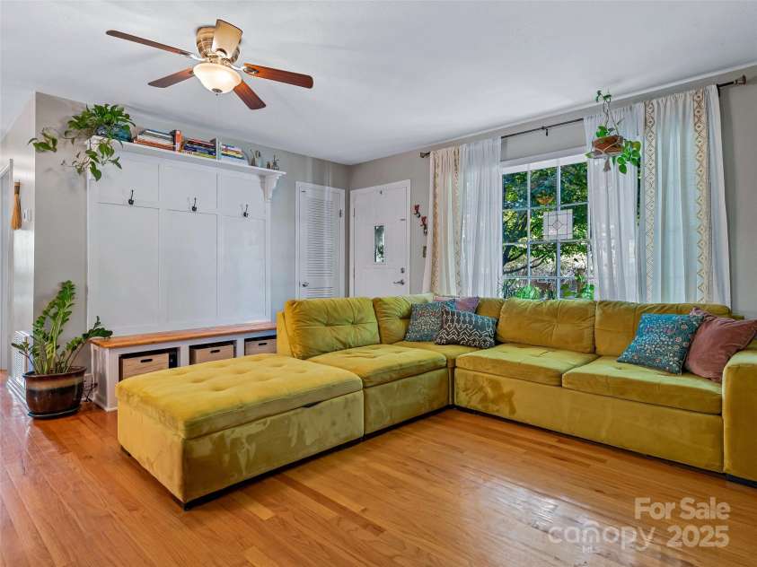 47 Grandview Road, Asheville, NC 28806.  MLS# CAR4281670, YatesRealty ID 26926. 