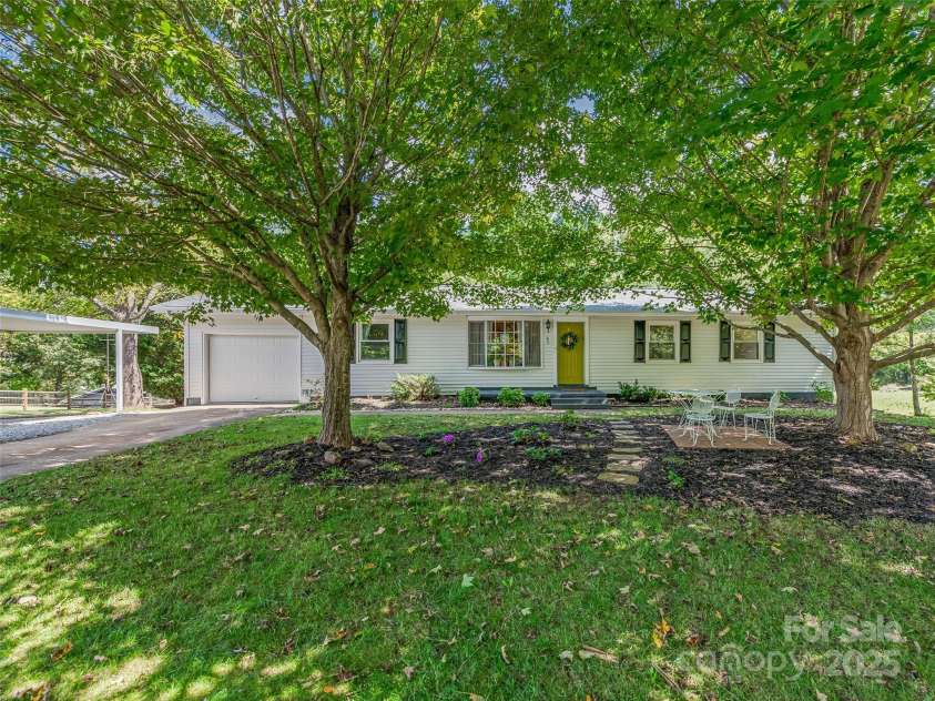 47 Grandview Road, Asheville, NC 28806.  MLS# CAR4281670, YatesRealty ID 26926. 