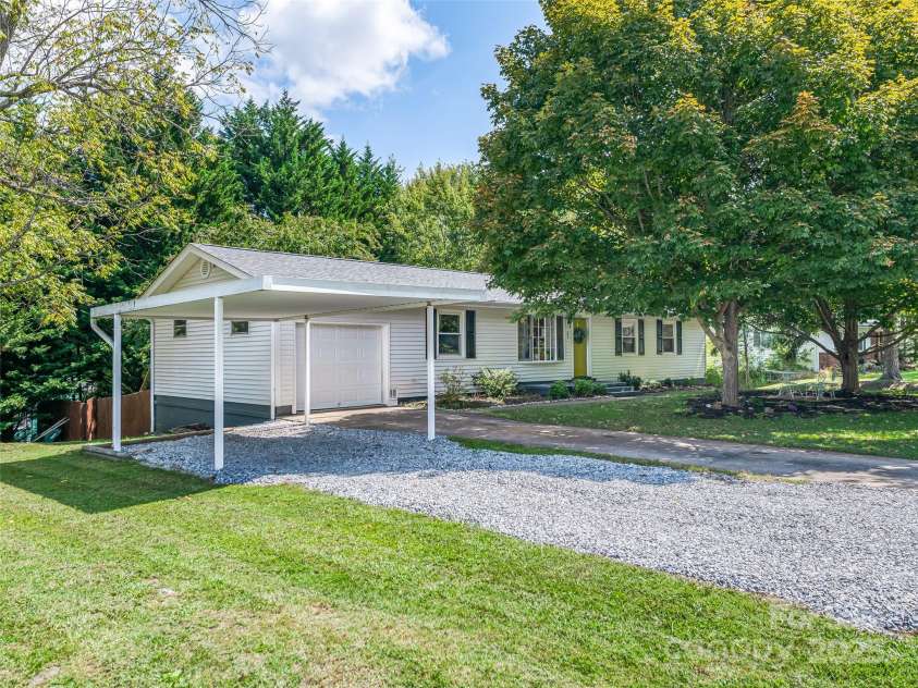 47 Grandview Road, Asheville, NC 28806.  MLS# CAR4281670, YatesRealty ID 26926. 