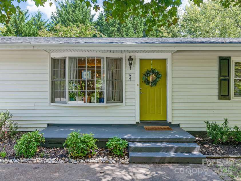 47 Grandview Road, Asheville, NC 28806.  MLS# CAR4281670, YatesRealty ID 26926. 