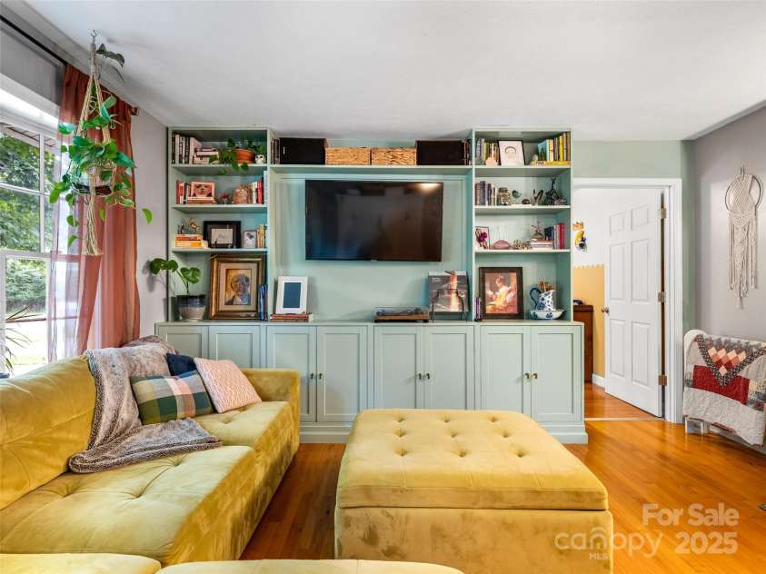 47 Grandview Road, Asheville, NC 28806.  MLS# CAR4281670, YatesRealty ID 26926. 