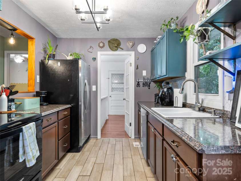 47 Grandview Road, Asheville, NC 28806.  MLS# CAR4281670, YatesRealty ID 26926. 