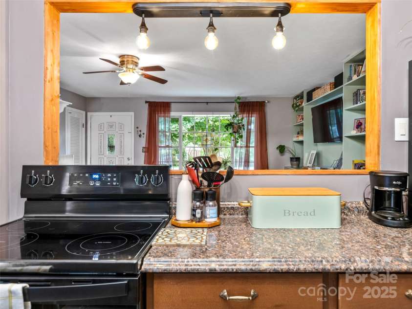 47 Grandview Road, Asheville, NC 28806.  MLS# CAR4281670, YatesRealty ID 26926. 