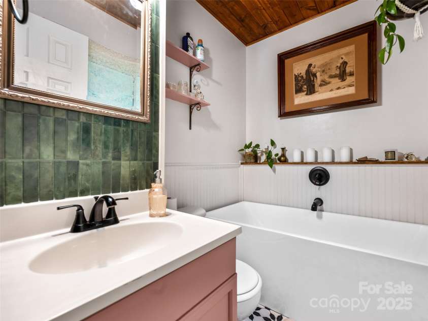 47 Grandview Road, Asheville, NC 28806.  MLS# CAR4281670, YatesRealty ID 26926. 