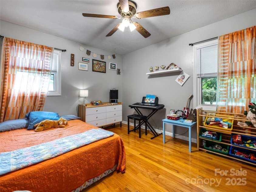 47 Grandview Road, Asheville, NC 28806.  MLS# CAR4281670, YatesRealty ID 26926. 