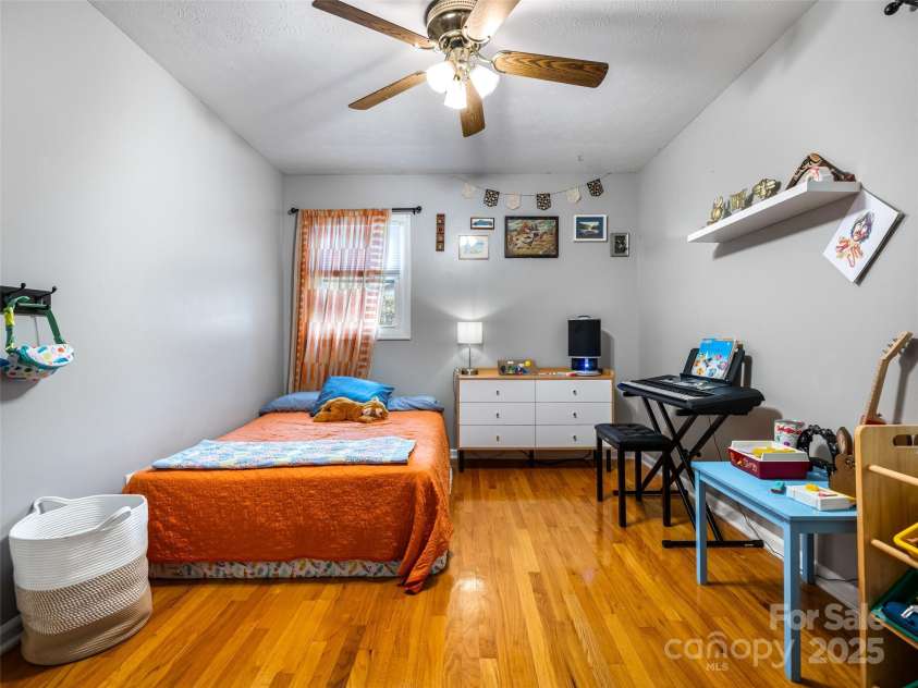47 Grandview Road, Asheville, NC 28806.  MLS# CAR4281670, YatesRealty ID 26926. 