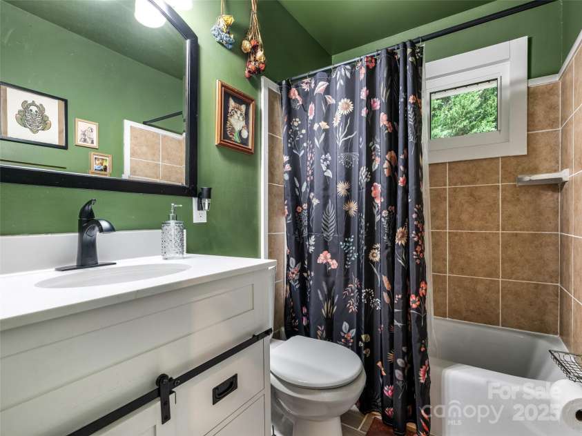 47 Grandview Road, Asheville, NC 28806.  MLS# CAR4281670, YatesRealty ID 26926. 