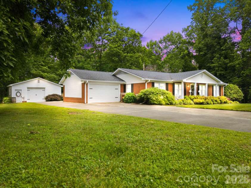 805 Pine Hill Drive, Salisbury, NC 28146.  MLS# CAR4387687, YatesRealty ID 26926. 