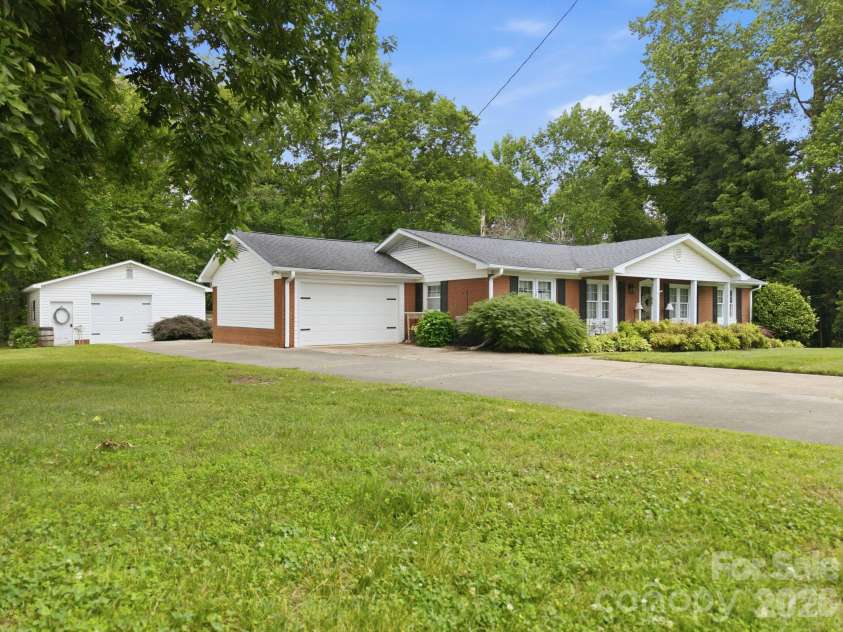 805 Pine Hill Drive, Salisbury, NC 28146.  MLS# CAR4387687, YatesRealty ID 26926. 