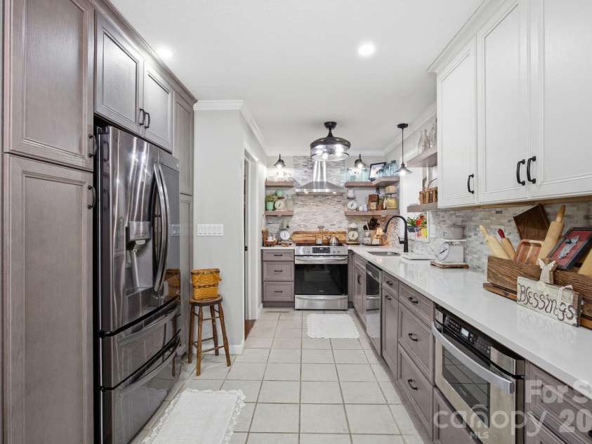 805 Pine Hill Drive, Salisbury, NC 28146.  MLS# CAR4387687, YatesRealty ID 26926. 