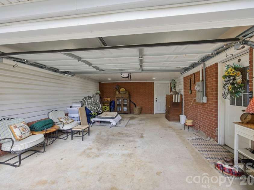 805 Pine Hill Drive, Salisbury, NC 28146.  MLS# CAR4387687, YatesRealty ID 26926. 