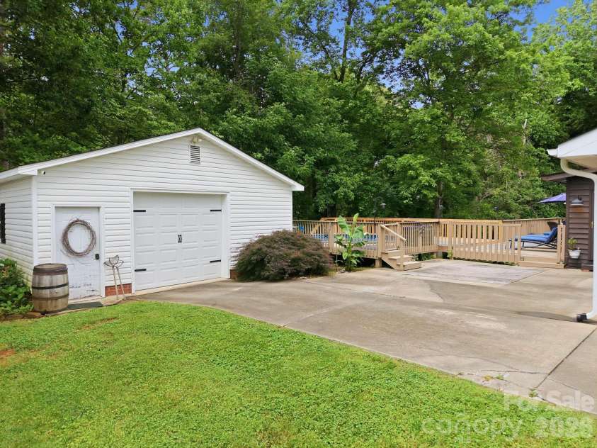 805 Pine Hill Drive, Salisbury, NC 28146.  MLS# CAR4387687, YatesRealty ID 26926. 