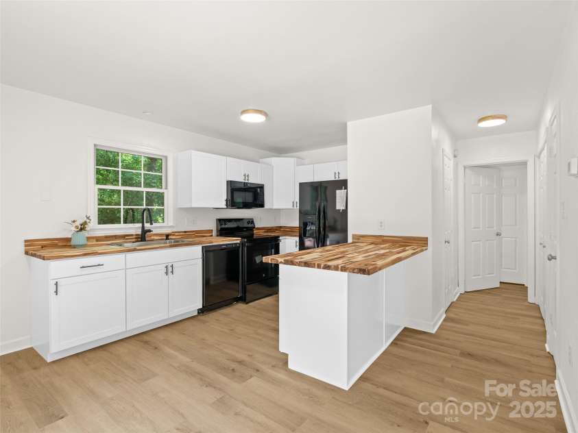 15 Stone Cottage Road, Asheville, NC 28806.  MLS# CAR4282872, YatesRealty ID 26927. 