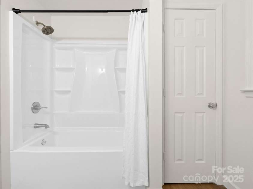 15 Stone Cottage Road, Asheville, NC 28806.  MLS# CAR4282872, YatesRealty ID 26927. Brand new shower/tub insert