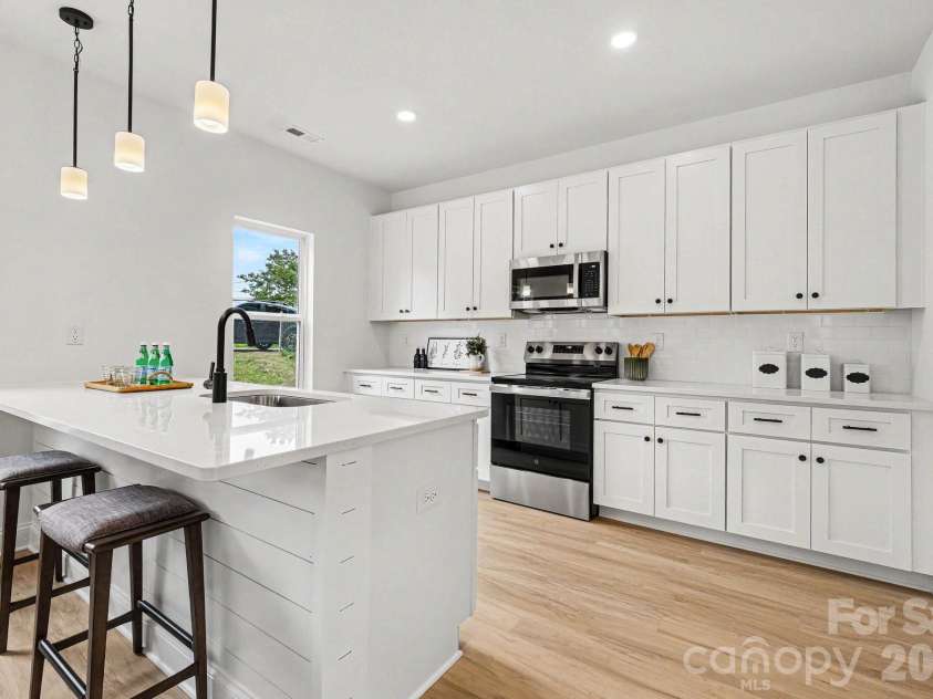 402 Pleasant Avenue, Kannapolis, NC 28081.  MLS# CAR4388232, YatesRealty ID 26927. 