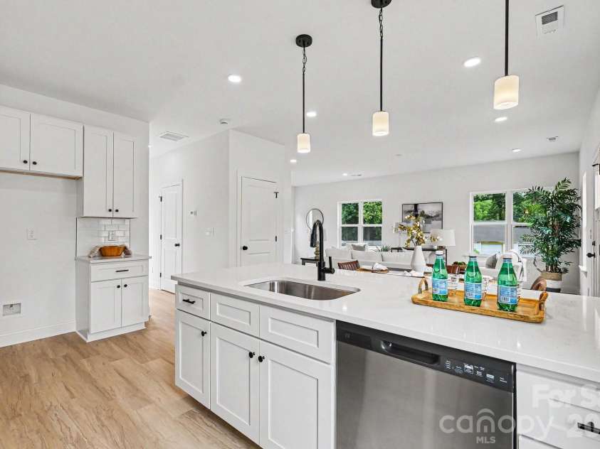 402 Pleasant Avenue, Kannapolis, NC 28081.  MLS# CAR4388232, YatesRealty ID 26927. 
