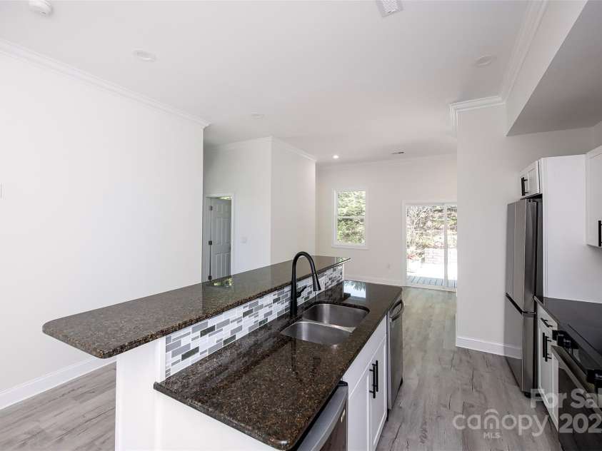 6534 Providence Road, Charlotte, NC 28226.  MLS# CAR4204470, YatesRealty ID 26928. 