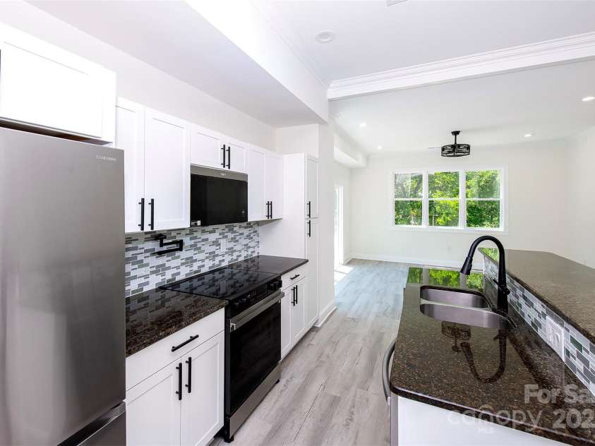 6534 Providence Road, Charlotte, NC 28226.  MLS# CAR4204470, YatesRealty ID 26928. 