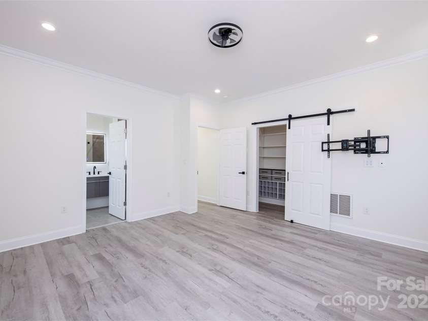 6534 Providence Road, Charlotte, NC 28226.  MLS# CAR4204470, YatesRealty ID 26928. 