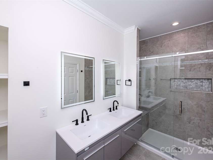 6534 Providence Road, Charlotte, NC 28226.  MLS# CAR4204470, YatesRealty ID 26928. 