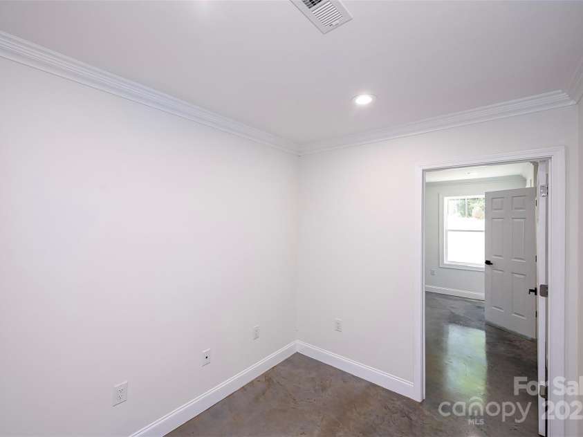 6534 Providence Road, Charlotte, NC 28226.  MLS# CAR4204470, YatesRealty ID 26928. 