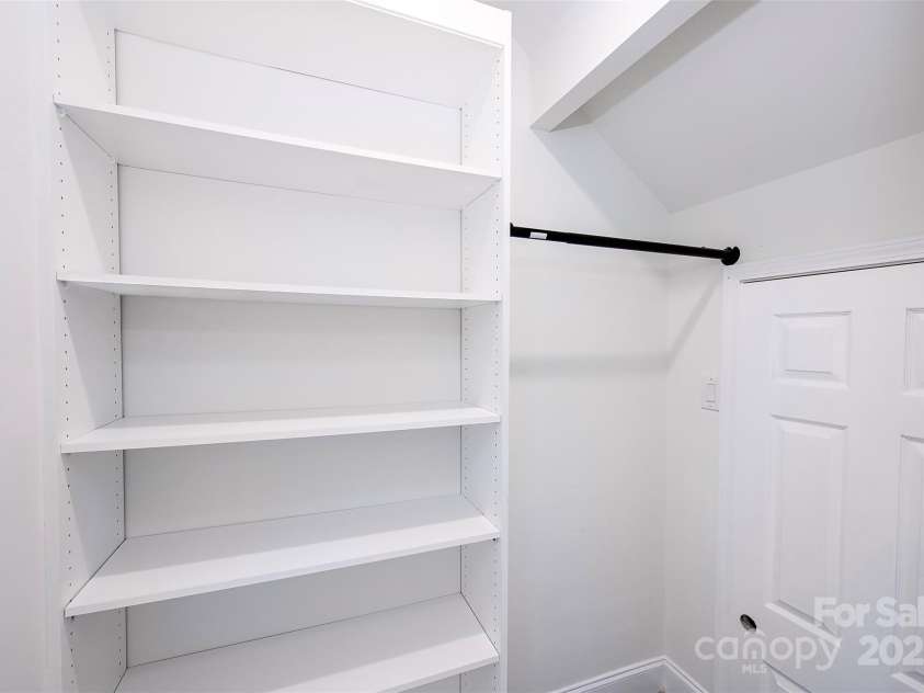 6534 Providence Road, Charlotte, NC 28226.  MLS# CAR4204470, YatesRealty ID 26928. 