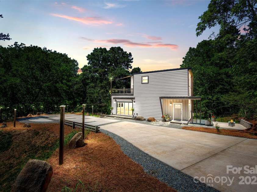 6534 Providence Road, Charlotte, NC 28226.  MLS# CAR4204470, YatesRealty ID 26928. 