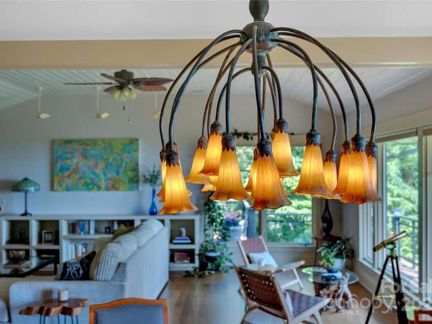 24 Westhaven Drive, Asheville, NC 28804.  MLS# CAR4269896, YatesRealty ID 26929. 