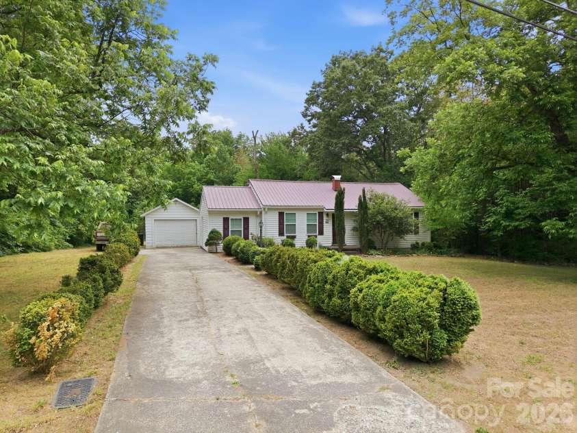 211 Sowers Ferry Road, Salisbury, NC 28144.  MLS# CAR4388272, YatesRealty ID 26930. 