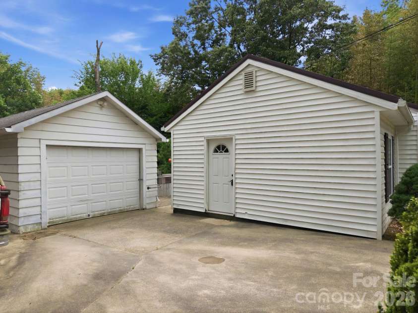 211 Sowers Ferry Road, Salisbury, NC 28144.  MLS# CAR4388272, YatesRealty ID 26930. 