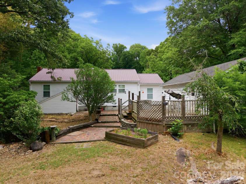 211 Sowers Ferry Road, Salisbury, NC 28144.  MLS# CAR4388272, YatesRealty ID 26930. 