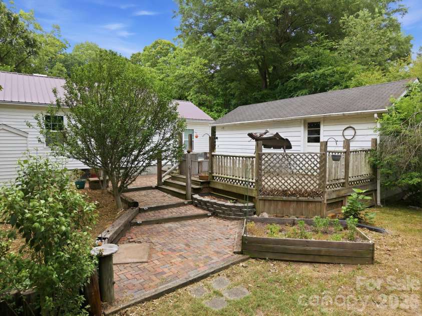 211 Sowers Ferry Road, Salisbury, NC 28144.  MLS# CAR4388272, YatesRealty ID 26930. 