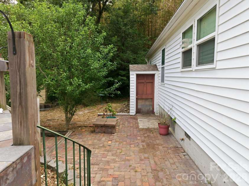 211 Sowers Ferry Road, Salisbury, NC 28144.  MLS# CAR4388272, YatesRealty ID 26930. 