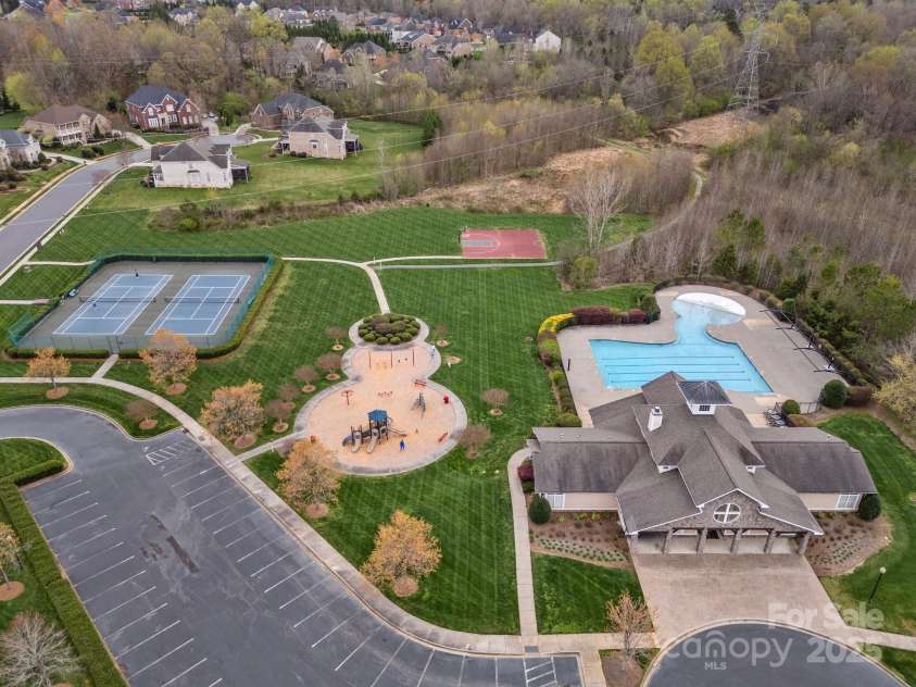 422 Deer Brush Lane, Waxhaw, NC 28173.  MLS# CAR4253488, YatesRealty ID 26930. Neighborhood amenity Package