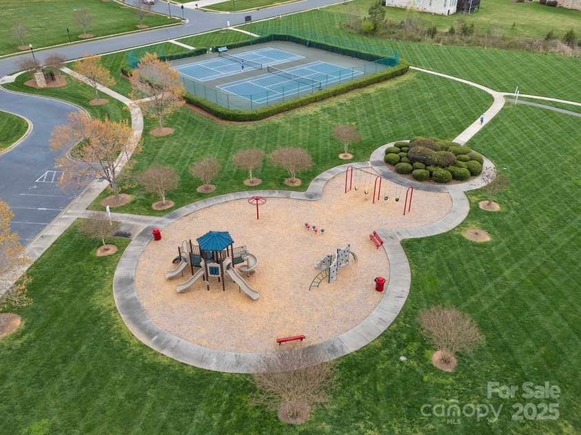 422 Deer Brush Lane, Waxhaw, NC 28173.  MLS# CAR4253488, YatesRealty ID 26930. The Neighborhood has a great playground