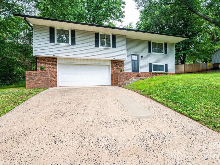 1309 Poplar Circle, Newton, NC 28658.  MLS# CAR4272875, YatesRealty ID 26931. 