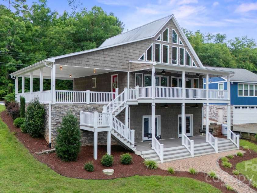 612 Berry Hill Drive, Norwood, NC 28128.  MLS# CAR4267025, YatesRealty ID 26932. Welcome To 612 Berry Hill Drive!!