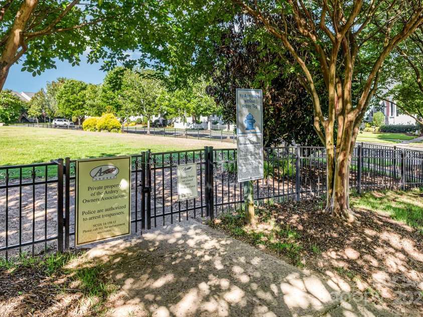 9210 Ginhouse Lane, Charlotte, NC 28277.  MLS# CAR4266408, YatesRealty ID 26933. 