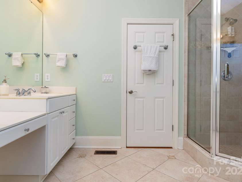 9210 Ginhouse Lane, Charlotte, NC 28277.  MLS# CAR4266408, YatesRealty ID 26933. 