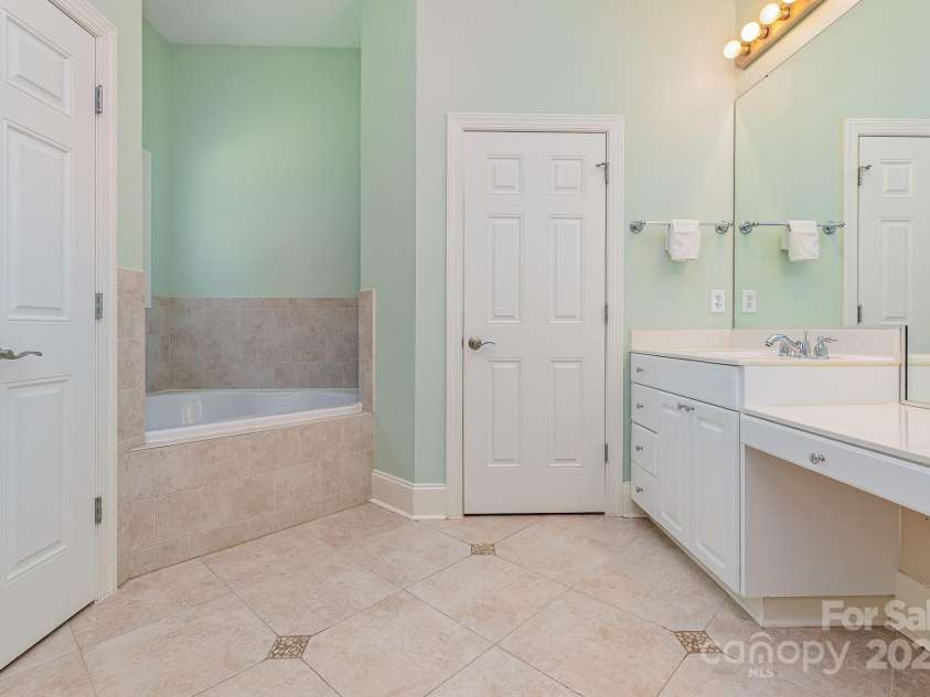 9210 Ginhouse Lane, Charlotte, NC 28277.  MLS# CAR4266408, YatesRealty ID 26933. 