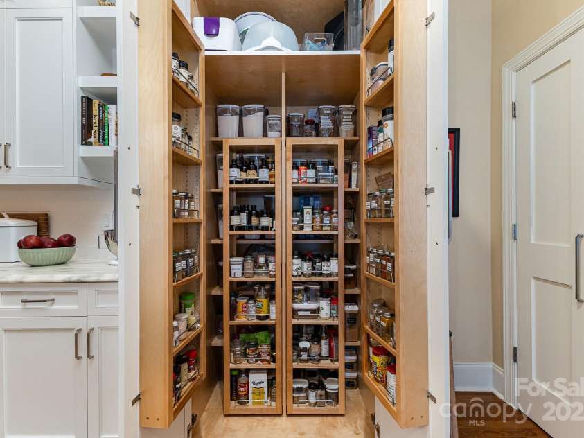 9210 Ginhouse Lane, Charlotte, NC 28277.  MLS# CAR4266408, YatesRealty ID 26933. 